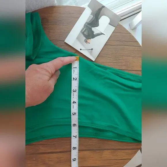 Naked Wardrobe Green Smooth Side Asymmetrical Crop Top NWT Sz XL NW-T2619 - Picture 7 of 11